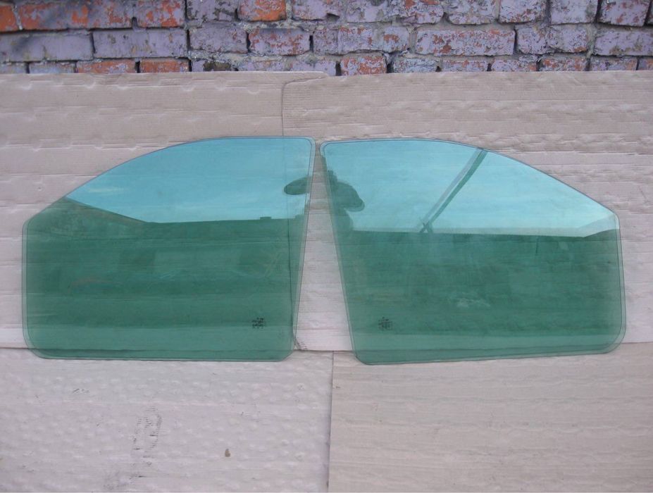 Стекло передних дверей на VITO VIANO W 639