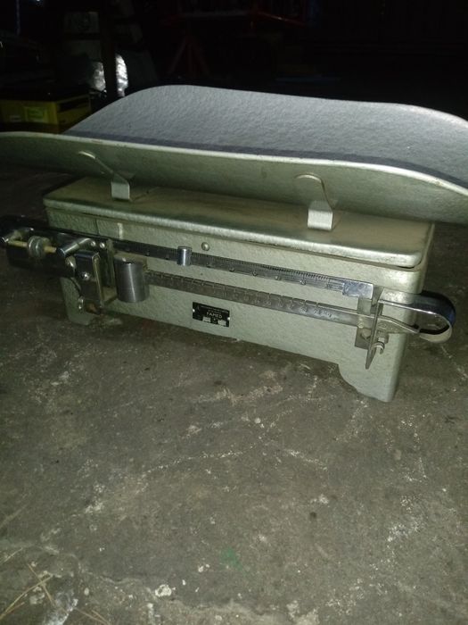 Waga dla niemowląt famed z 1964 roku