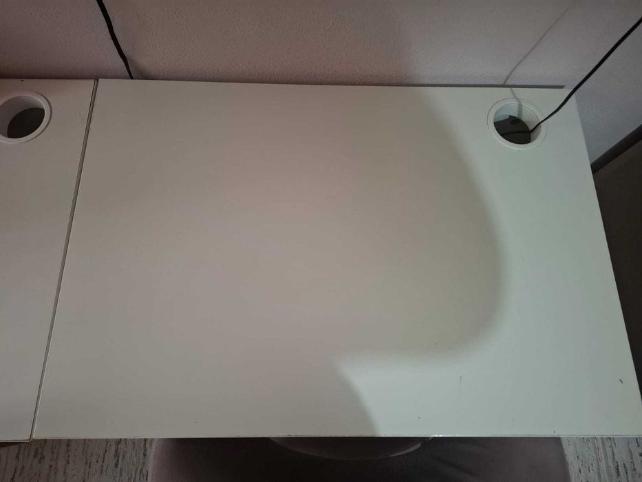 2 Secretárias + 2 Gavetas de Arrumação