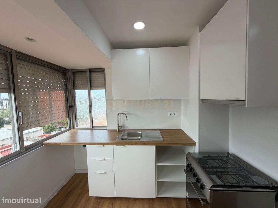 Apartamento T0+1  em Benfica, Lisboa com Vista Panorâmica.