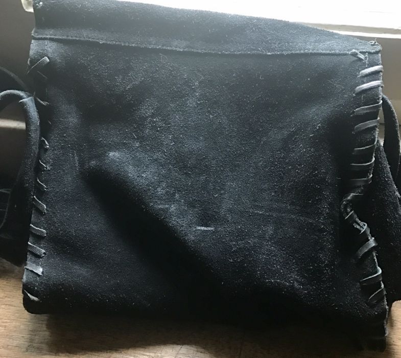 Mala em pele camurça