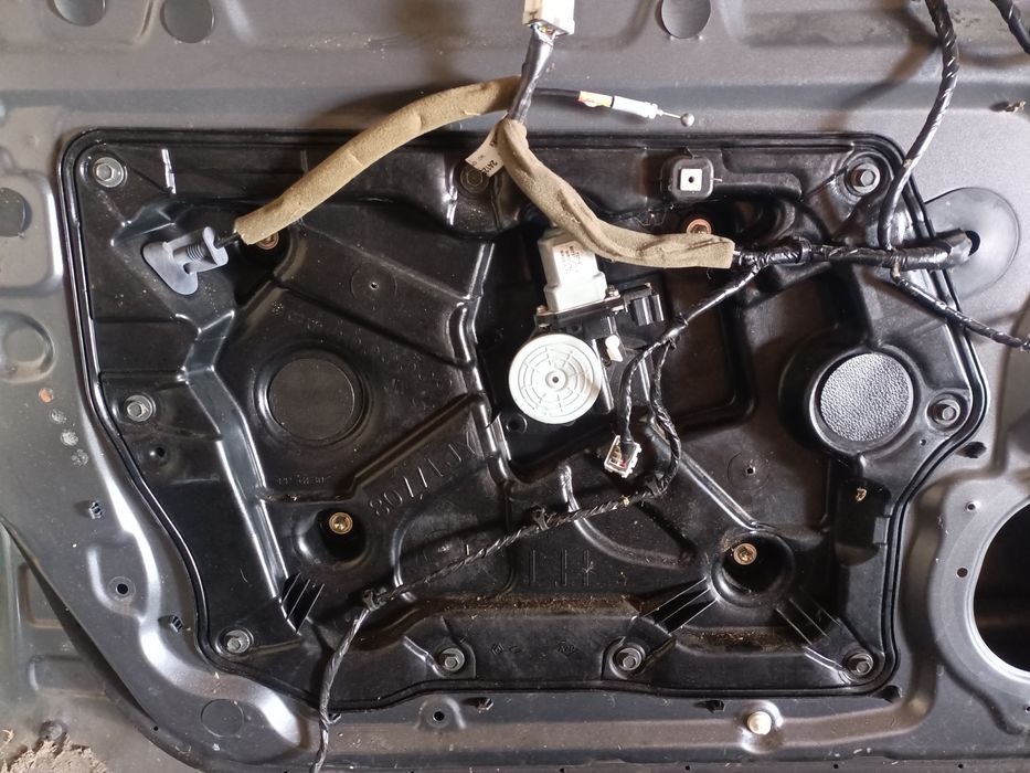 Podnośnik szyby Renault Koleos I przód mechanizm przedni