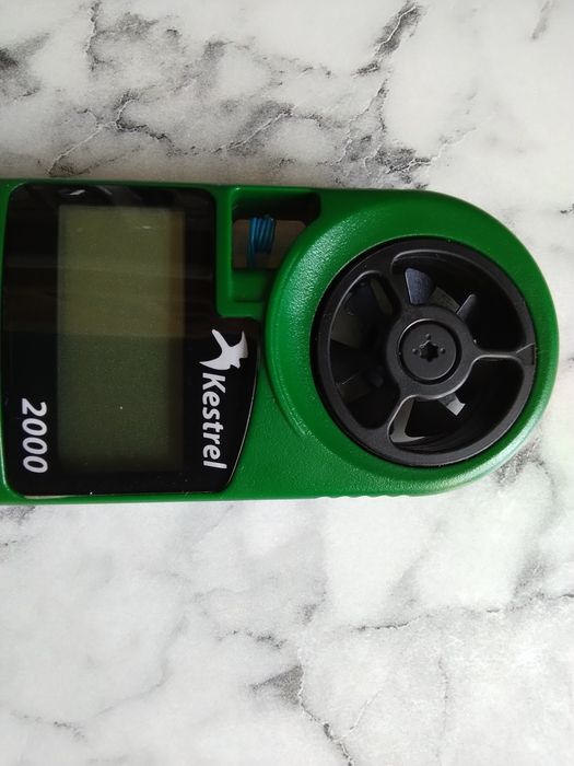 Метеостанція Kestrel 2000.