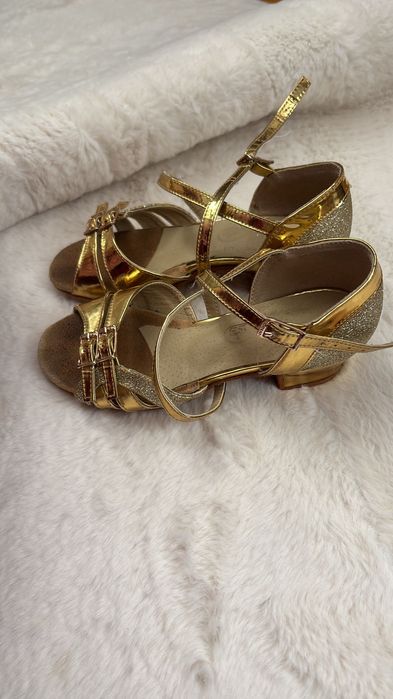 Туфлі для бальних танців