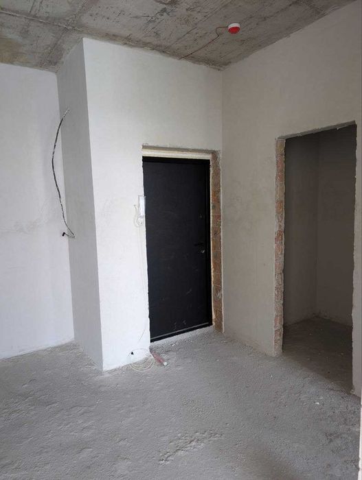 Велика здана 1 кімнатна квартира біля вокзалу. (ЄОселя)