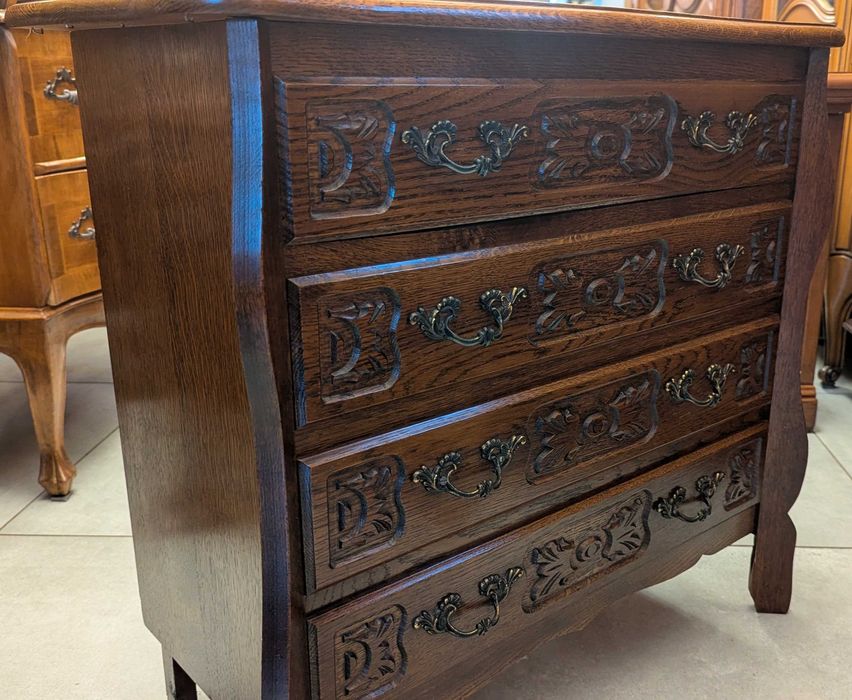 Bardzo ładnie zdobiona komoda,głębokość 31 cm.-sklep Dąbrowa Górnicza