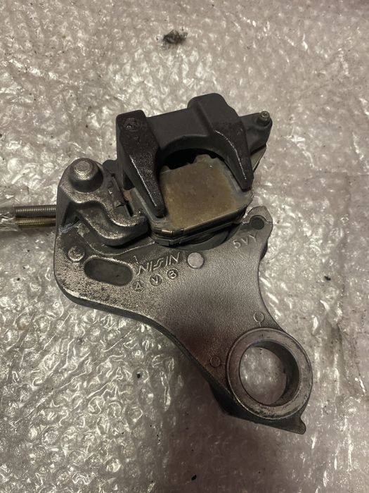 Yamaha YZF R1 RN19 zacisk hamulcowy tył pompa dźwignia C693