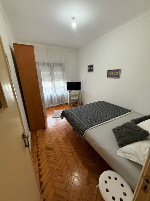 Quarto laranjeiro Almada