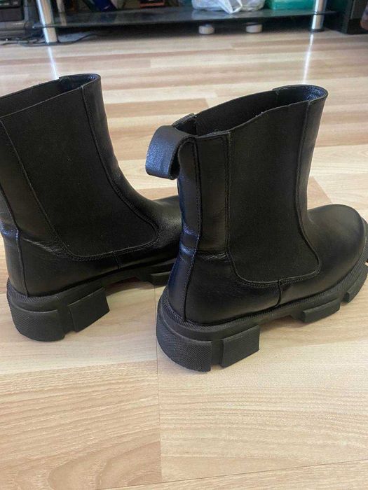 Напівчоботи шкіряні ,в хорошому стані