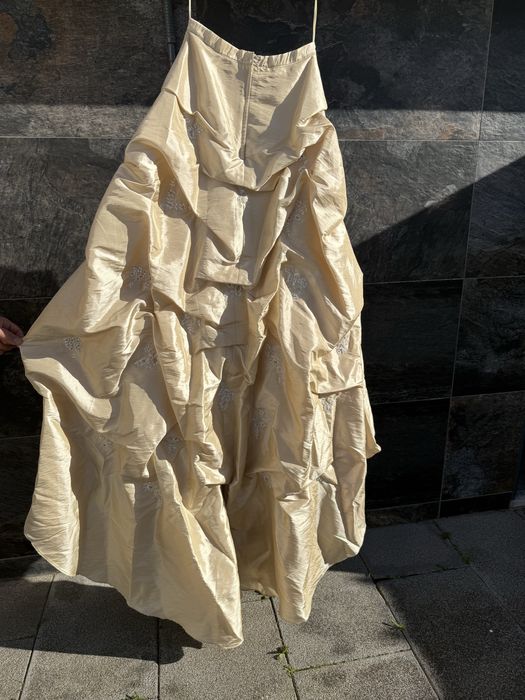 Vestido de noiva dourado suave