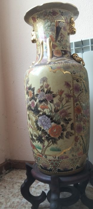 Jarro decorativo com suporte