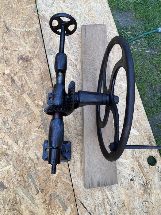 Maszyna kowalska wiertarka