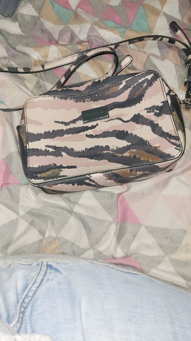 Mala parfois pequena