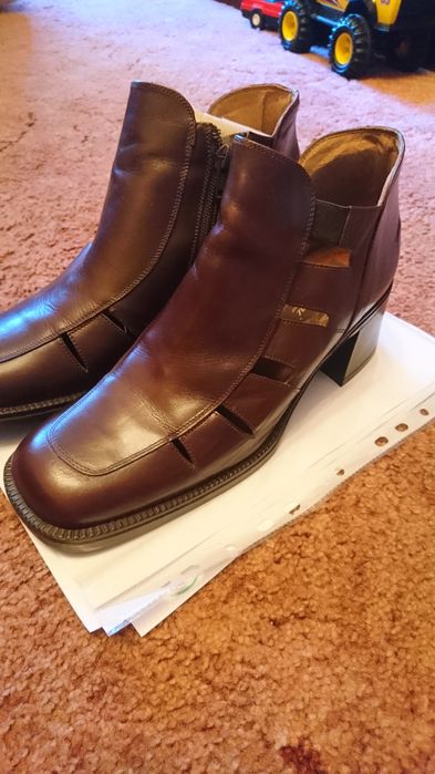 Ботинки ,новые ,очень удобные, кожанные ,41 р.