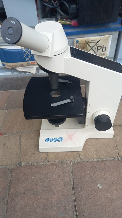 Mikroskop laboratoryjny Studar