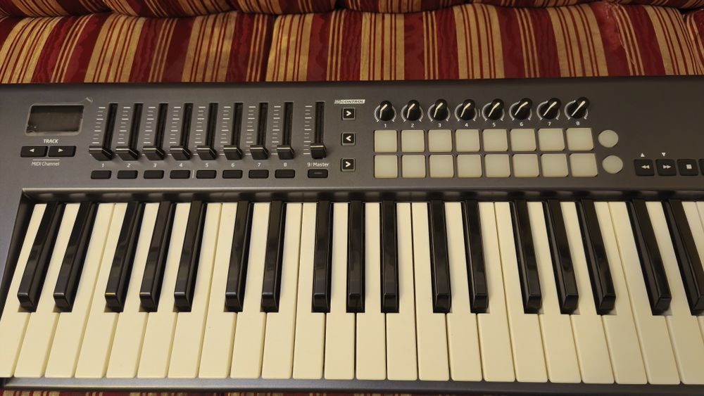 Teclado MIDI Novation Launchkey 61