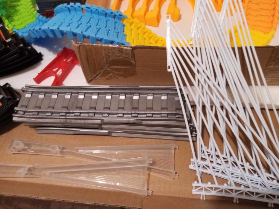 tor samochodowy i kolejka w jednym, pojazdy, oryginalny karton