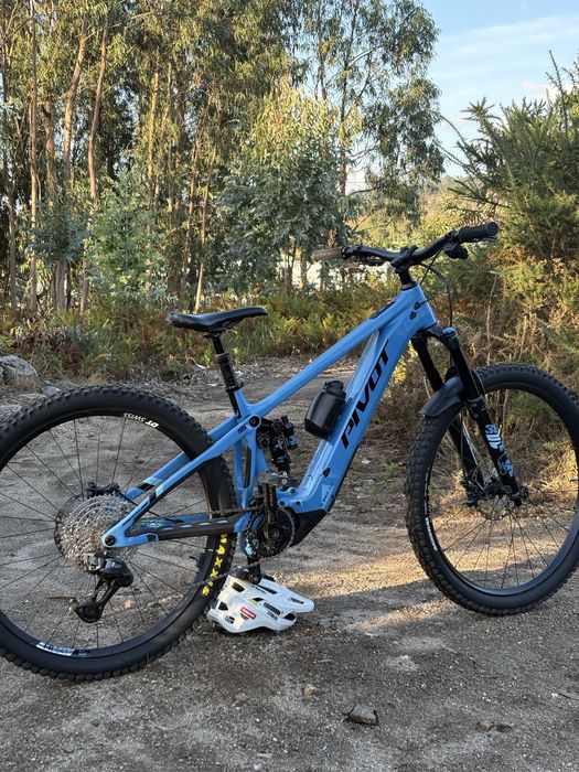Pivot Shuttle Am 2024
