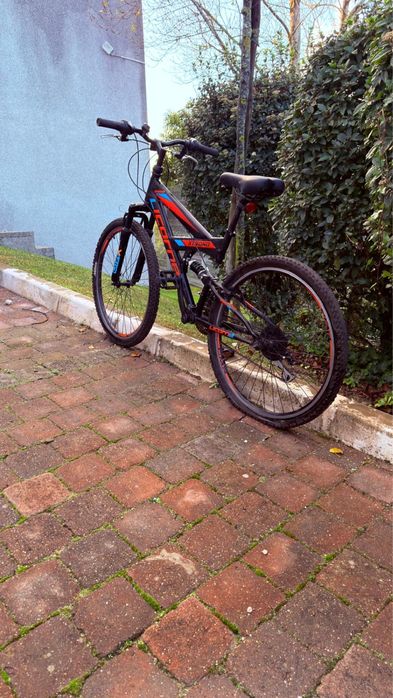 Bicicleta dupla suspensão