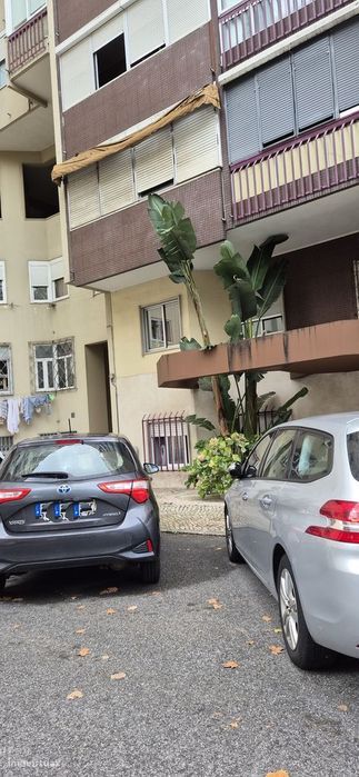 T3 Lumiar com varanda e terraço, pronto a habitar