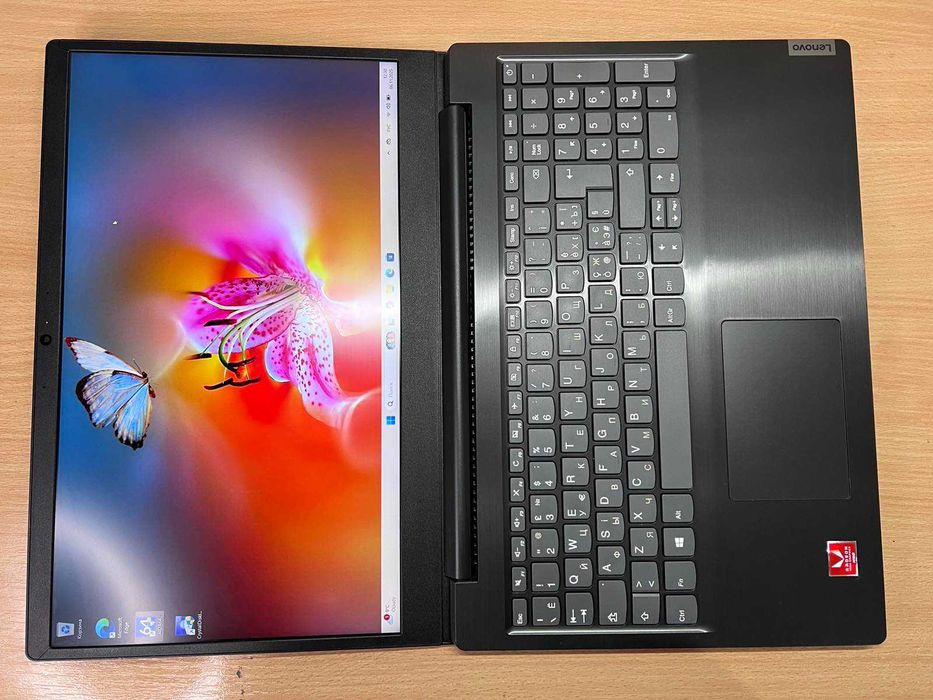 Lenovo V15-ADA 15.6" TN+film FHD Ryzen 3-3200U 12/256Gb