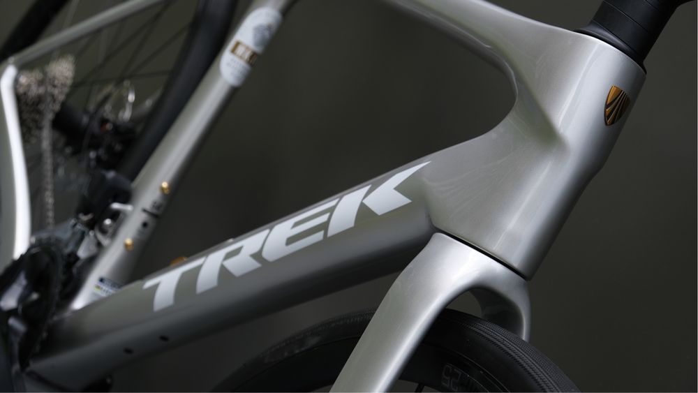 Новий шосейний велосипед Trek Domane SL 6 Shimano 105 Di2 (2025)