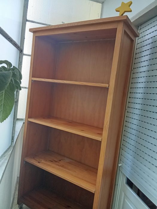 Estante em madeira
