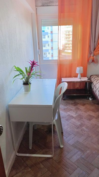 Alugo quarto individual