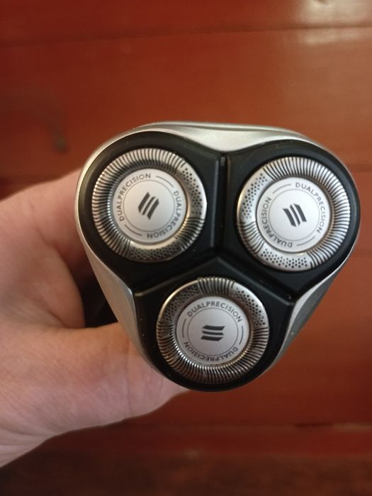 Бритва електрична Filllips