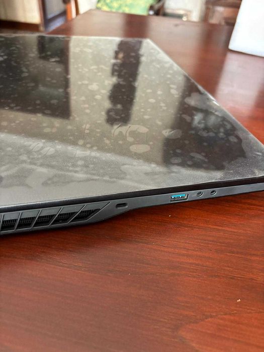 Portátil NextCore GM7IX 17" QHD IPS 240Hz i9-14900HX RTX 4080 64GB 2TB