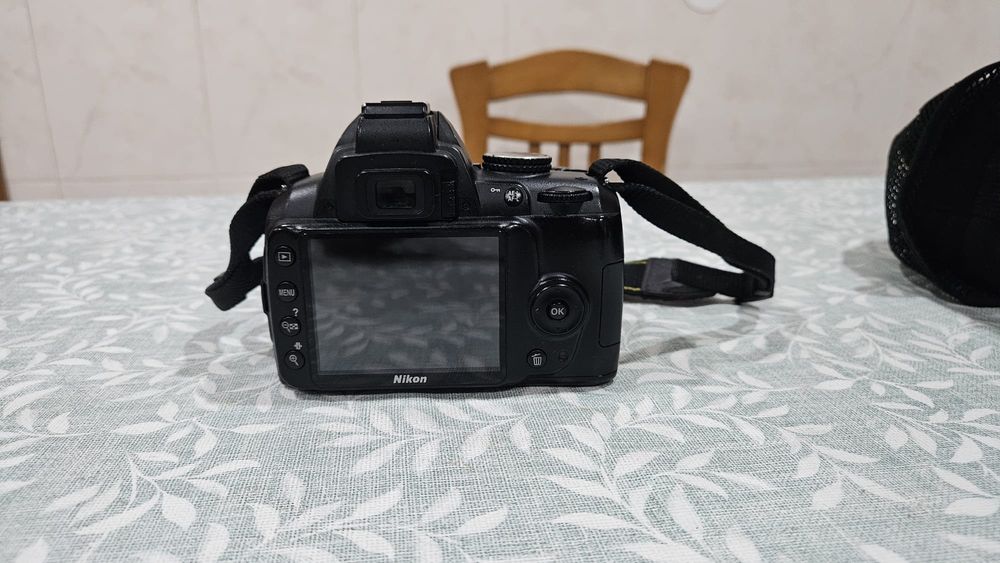 Nikon D3000 disponível