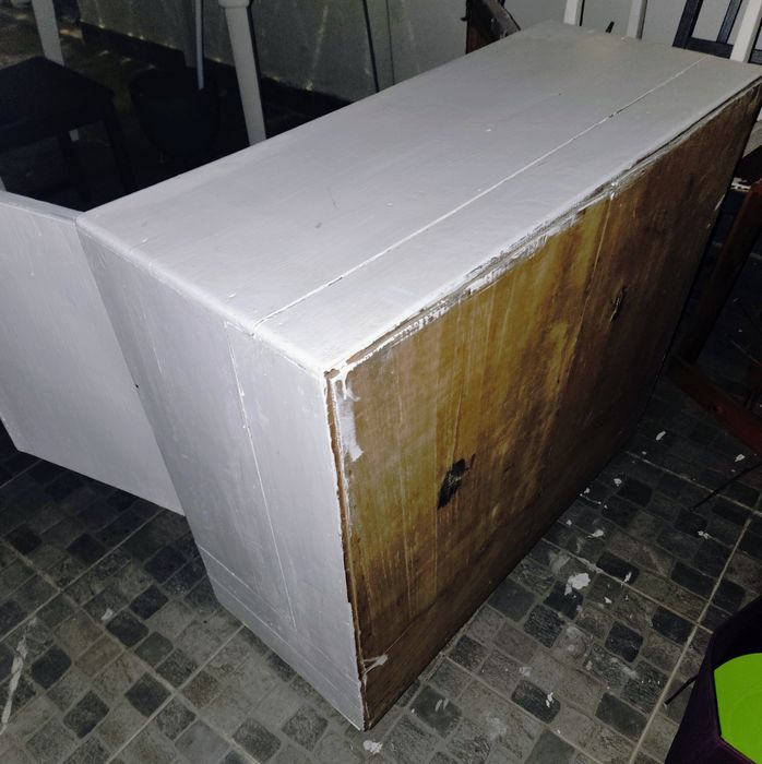 Doação / Grátis: Móvel de Arrumação / Armário Baixo em Madeira (90x38x80 cm)