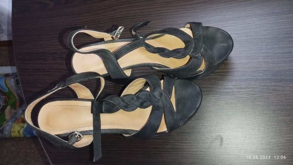 Продам босоніжки 39 розмір