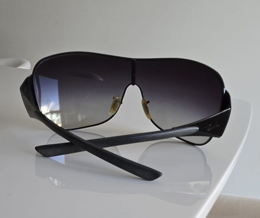 Óculos de sol Ray-Ban em ótimo estado.