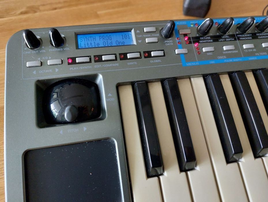 Novation XioSynth25 Sintetizador Interface