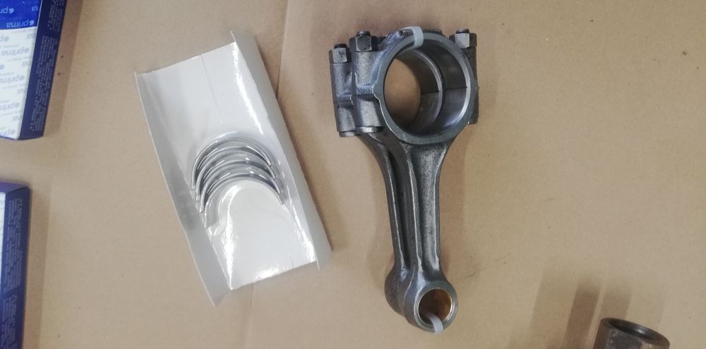 Fiat 126p korbowody + panewki korbowodowe