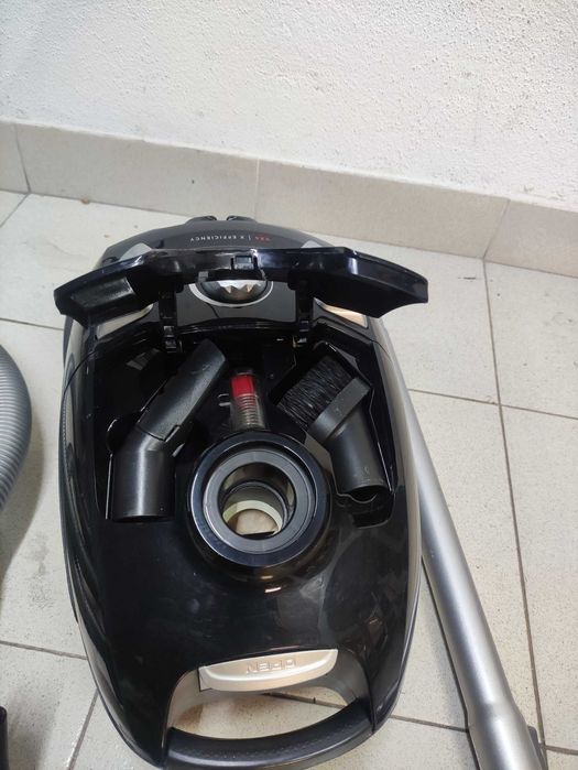 Aspirador de saco AEG VX4 - A