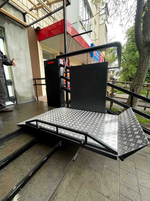 Похилий підйомник для маломобільних груп населення