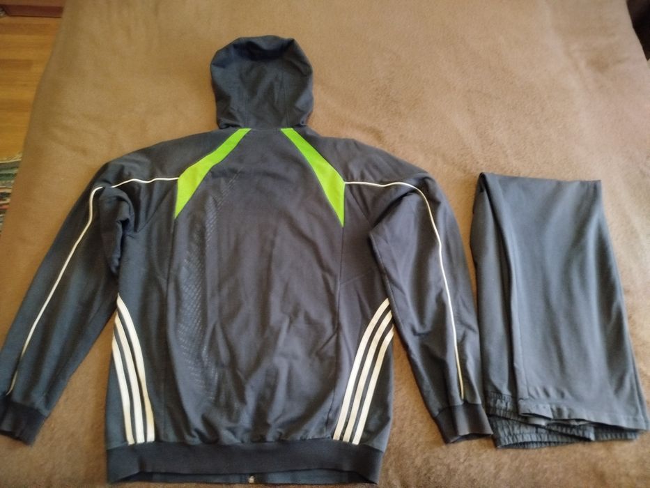 Продається класний спортивний костюм Adidas