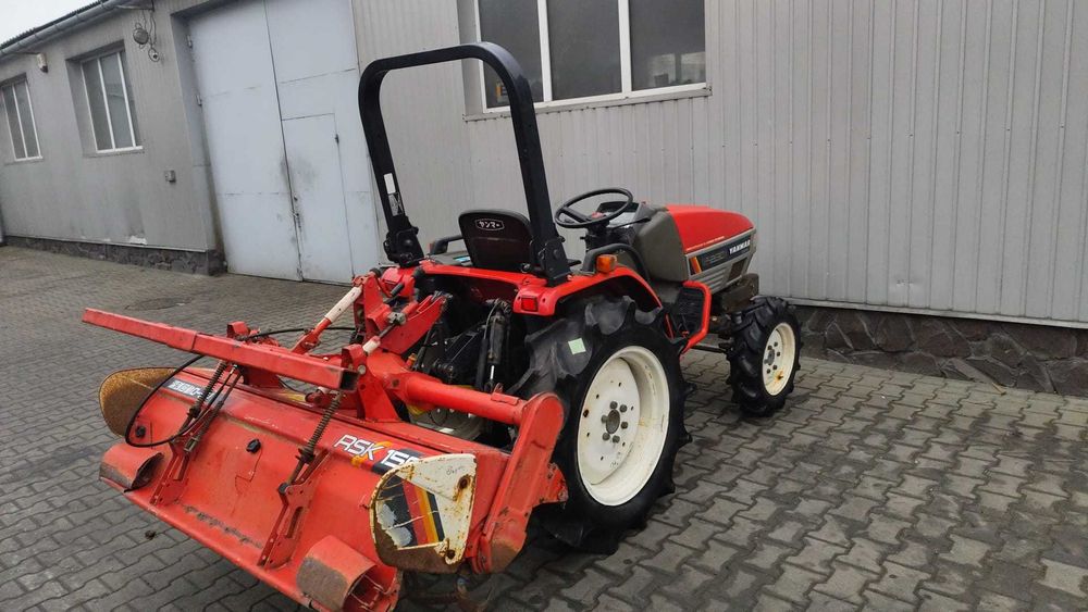 Japoński traktorek Yanmar F 230 z glebogryzarką 4x4 23 KM Rewers