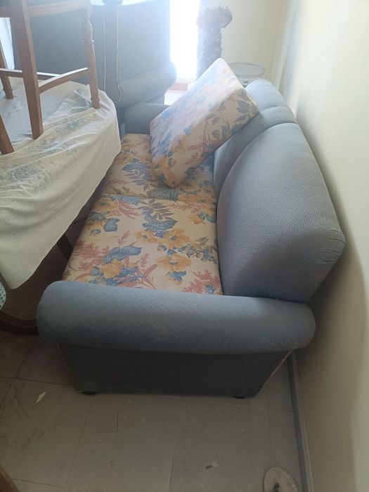 Estante e conjunto de sofas