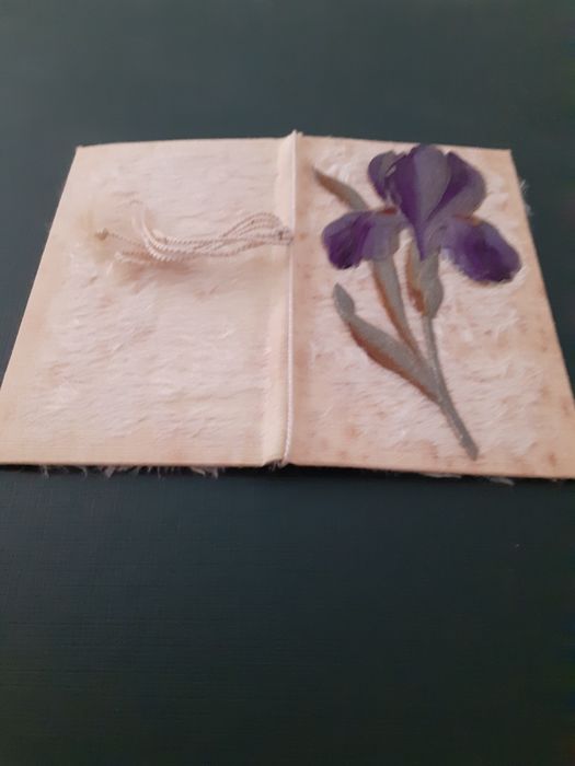 Capa em cartão grosso,  flor relevo para enviar c. presentes de 1908