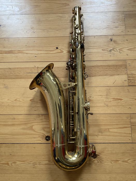 Saxofone Tenor Musica Steyr 702/F-DSIB C/Fá# e estojo