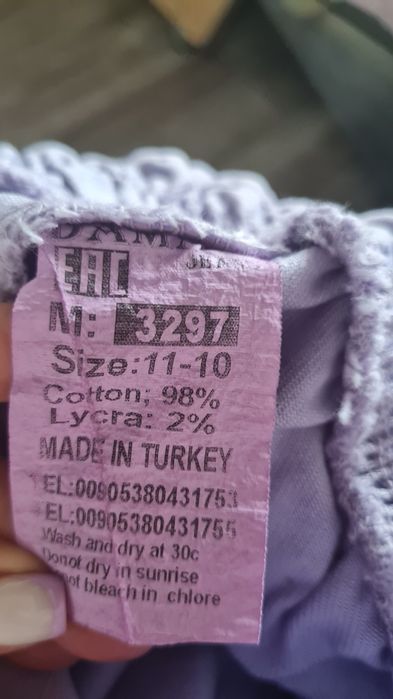 Продам котоновые джинсы( момы) на девочку в идеальном состоянии.