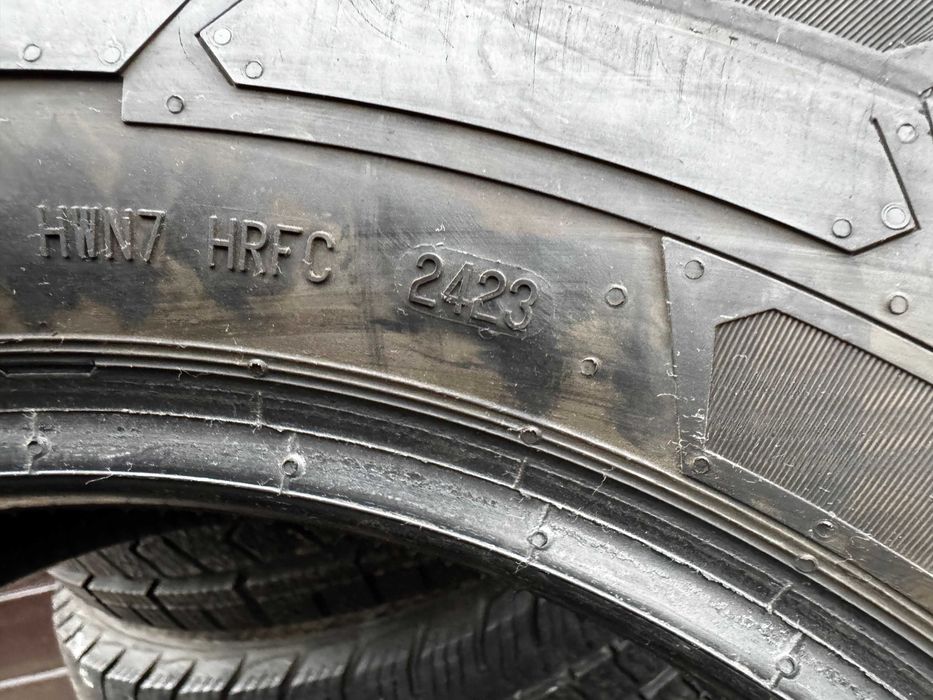 Шини CONTINENTAL 205/75 R16C, VanContact Winter, зимова цешка