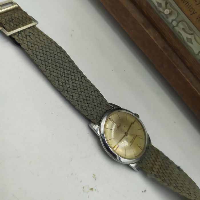 Zegarek mechaniczny mir