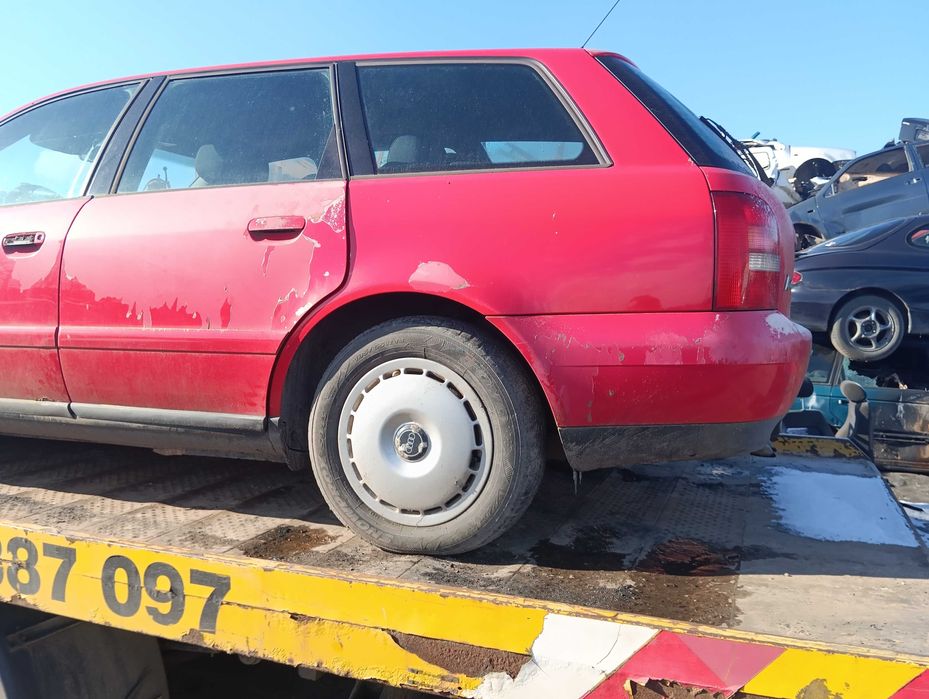 Audi  A4 B5   1.9  Tdi  Na  elementy