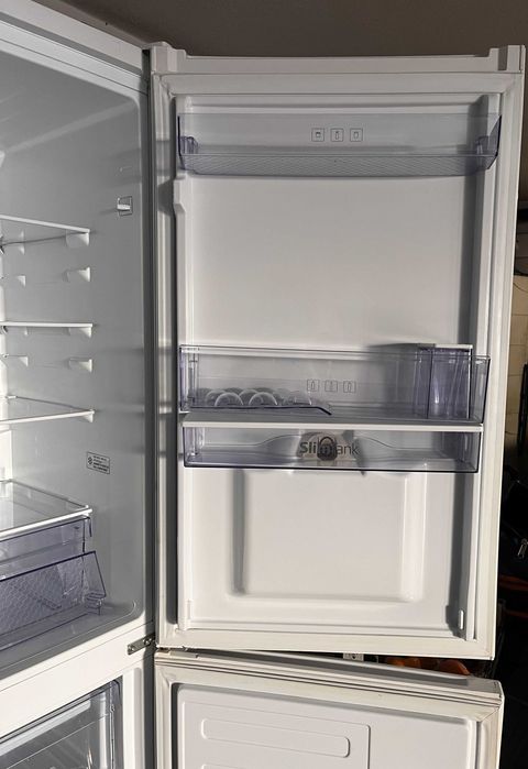 Frigorífico BEKO (como novo),  com dispensador de água, no frost