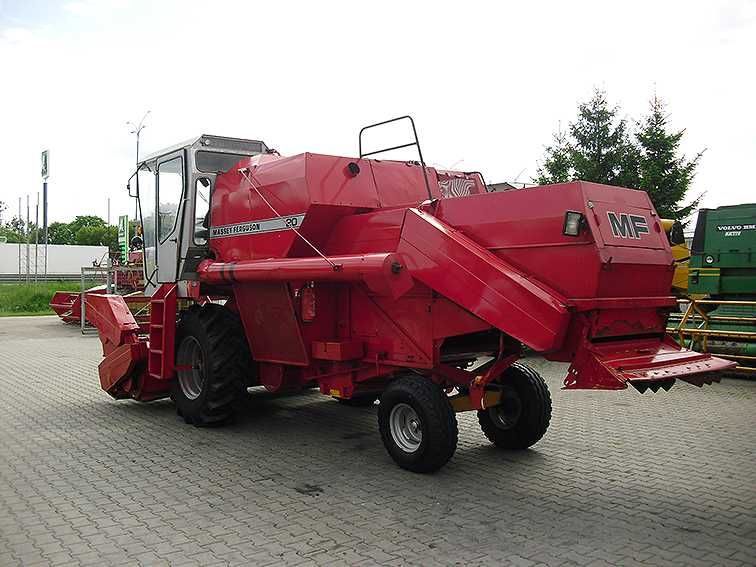Зерноуборочный комбайн Massey Ferguson 20