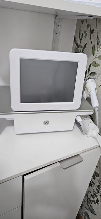 Máquina de Radiofrequência e Microagulhamento.